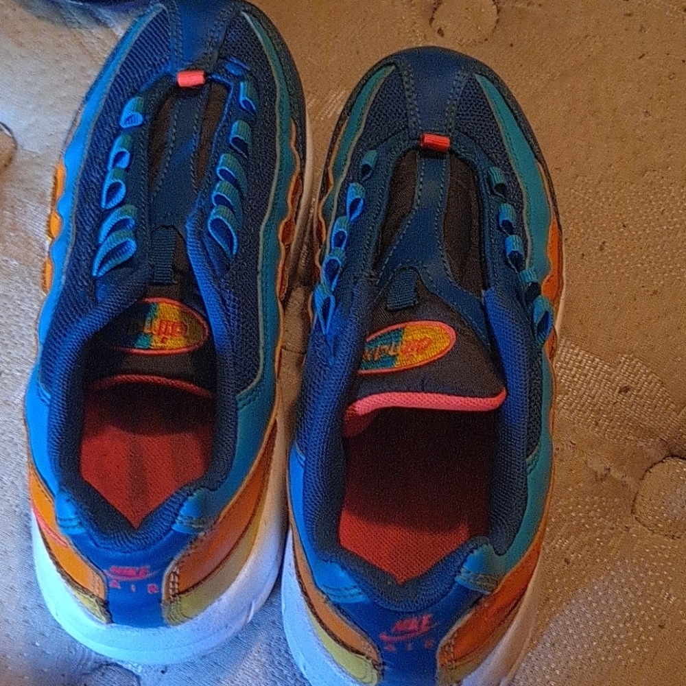 Nikes - Picture 4 of 8